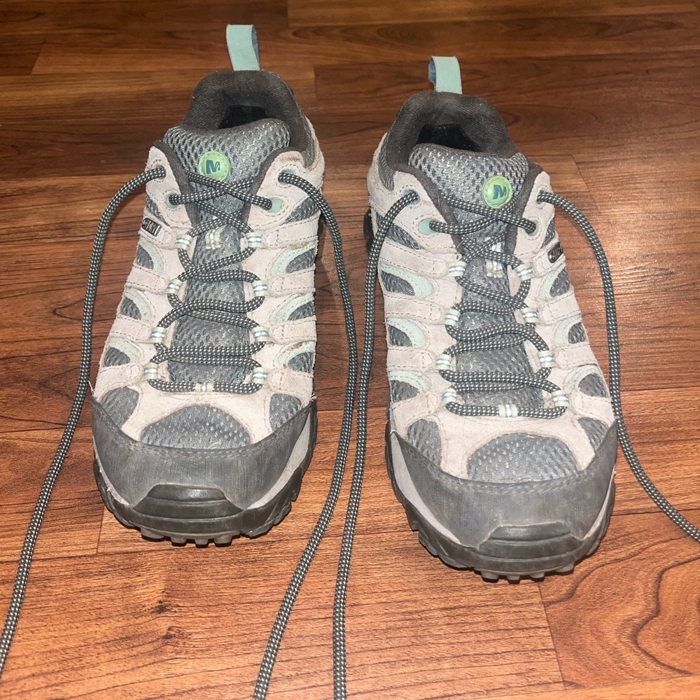 Merrill Women’s Hiking Shoes Size 8